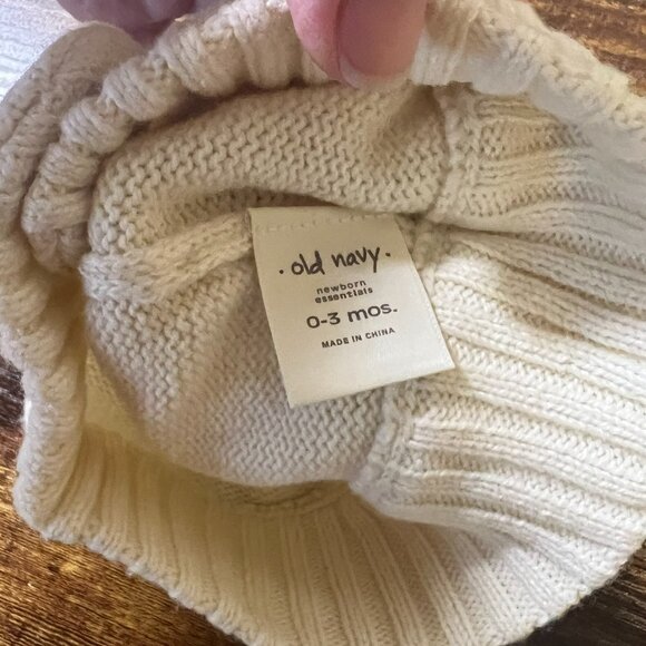Share Lot of 4 Infant Winter Hats – Old Navy XS & Newborn, Baby Gap 0–6 MO - Picture 10 of 13